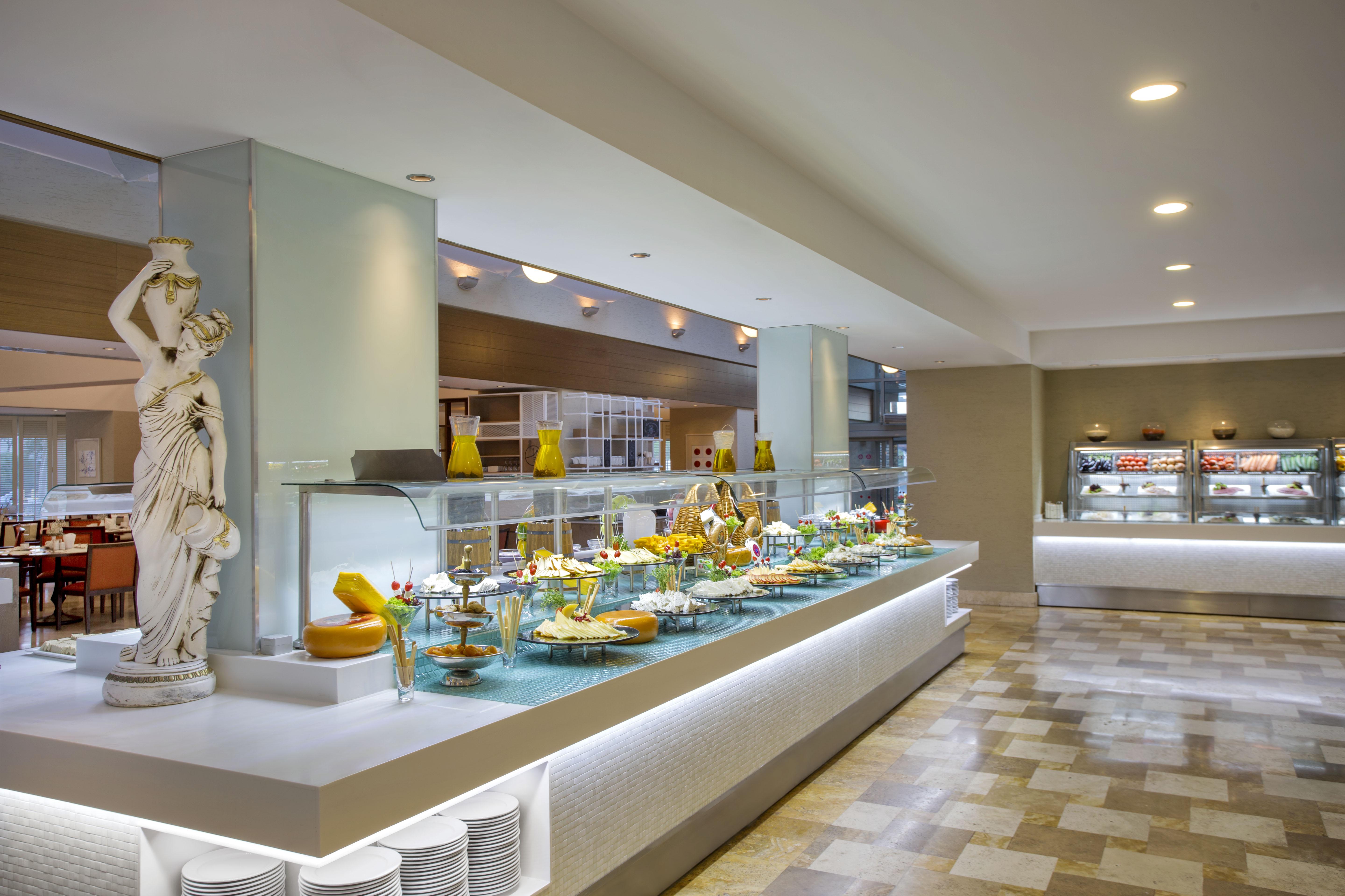 Hotel Lara Barut Collection Antalya Exterior foto The buffet at the hotel