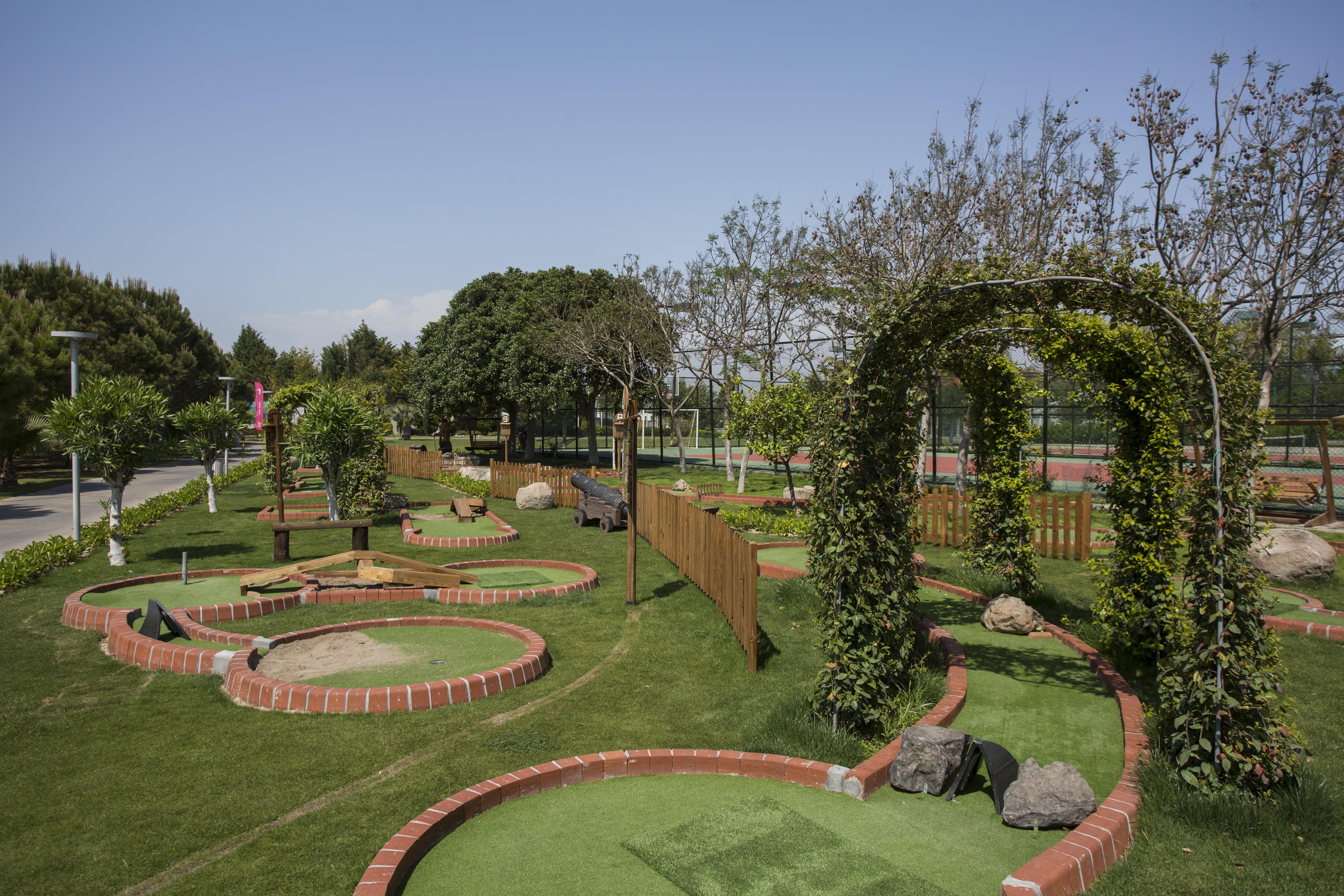 Hotel Lara Barut Collection Antalya Exterior foto The golf course at the resort