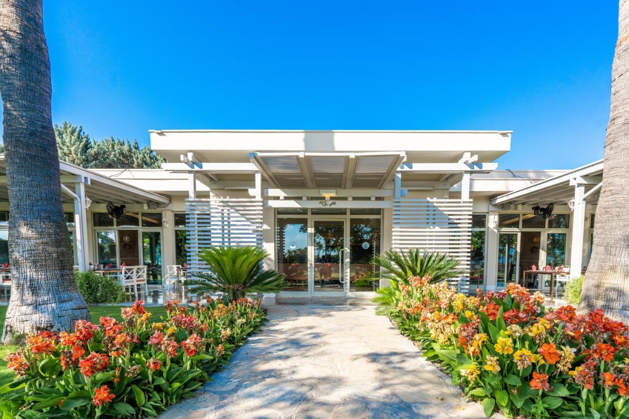 Hotel Lara Barut Collection Antalya Exterior foto Clubhouse at the San Diego Golf Club
