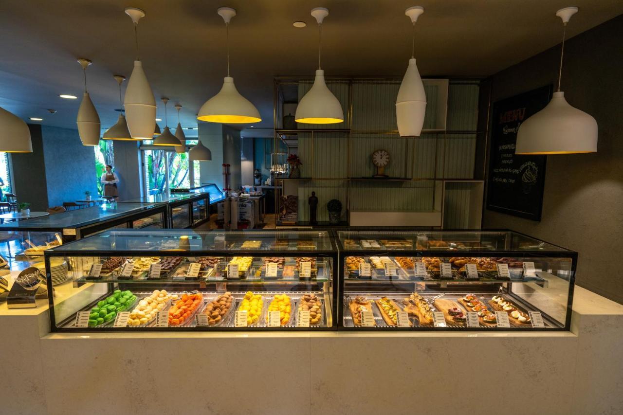Hotel Lara Barut Collection Antalya Exterior foto The interior of a typical restaurant