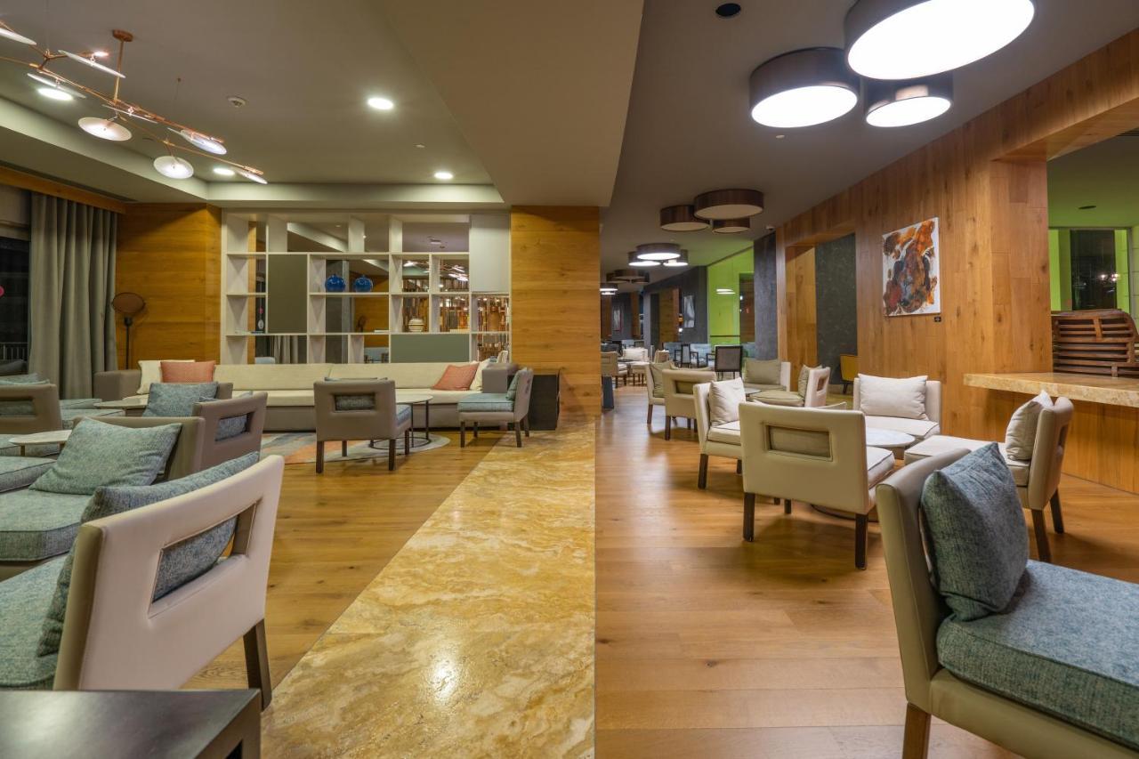 Hotel Lara Barut Collection Antalya Exterior foto The lounge at the airport